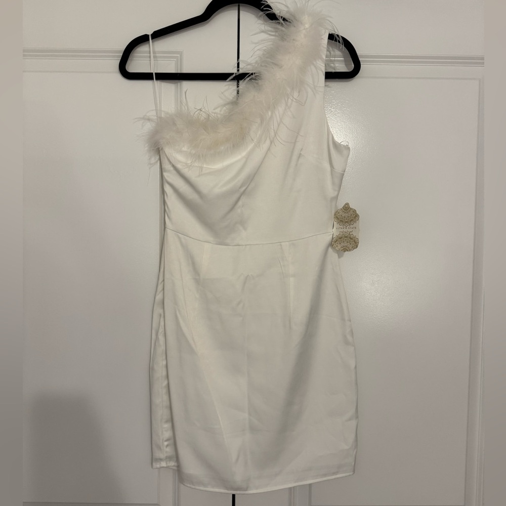 White One-Shoulder Dress